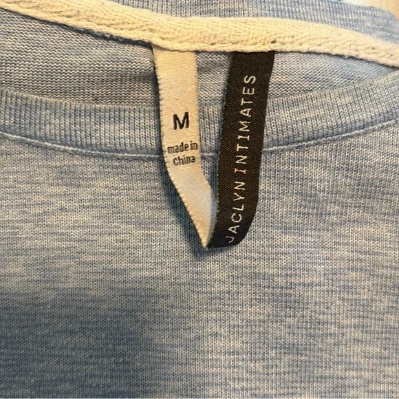 Must bundle shirt size medium - Picture 4 of 5